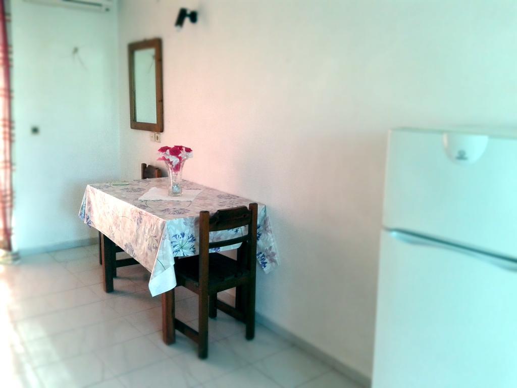 Merryland Studios & Apartments Kremastí Chambre photo