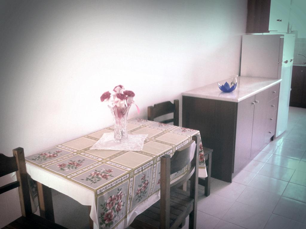 Merryland Studios & Apartments Kremastí Chambre photo